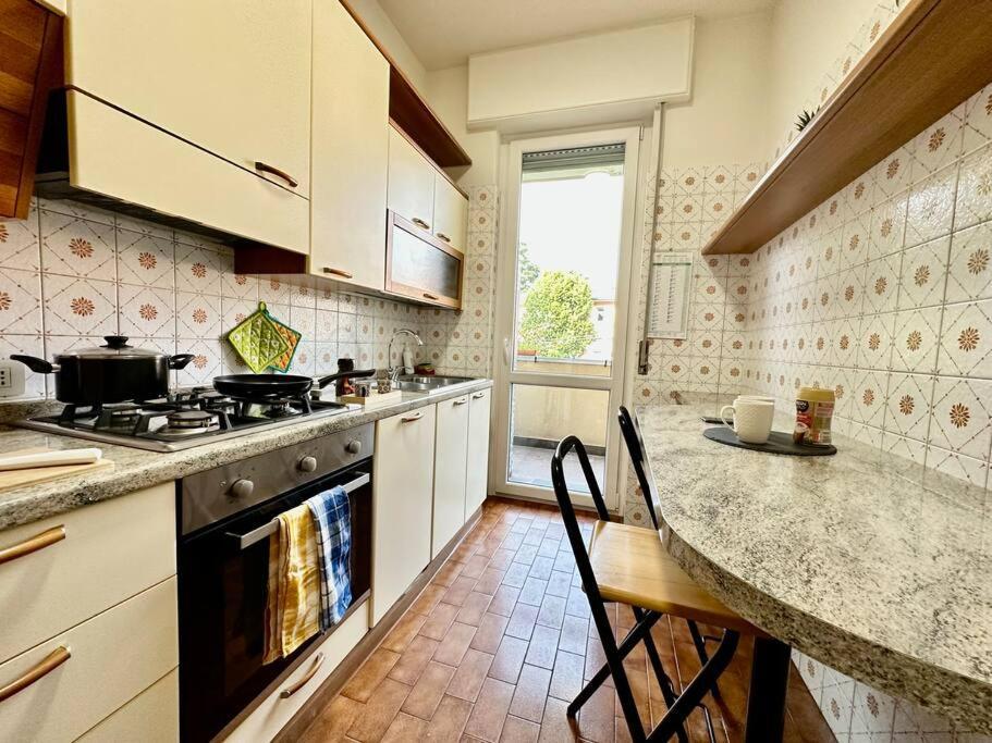 Low Cost Holiday An Business House And Free Park By Revenue House Côme Esterno foto
