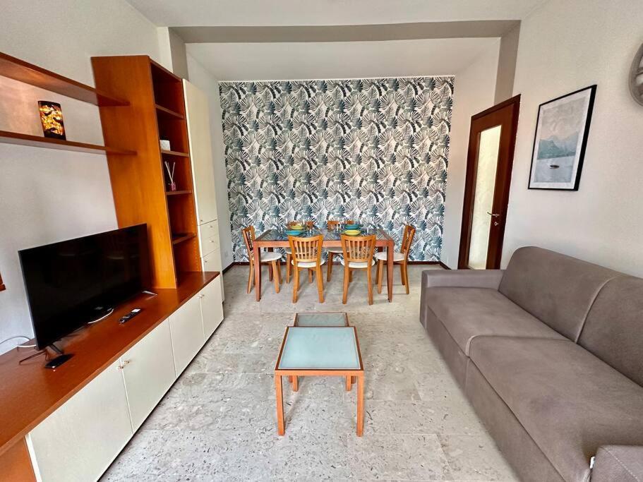 Low Cost Holiday An Business House And Free Park By Revenue House Côme Esterno foto