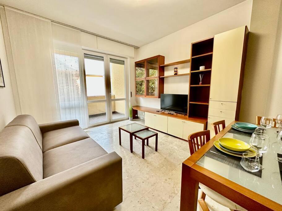 Low Cost Holiday An Business House And Free Park By Revenue House Côme Esterno foto